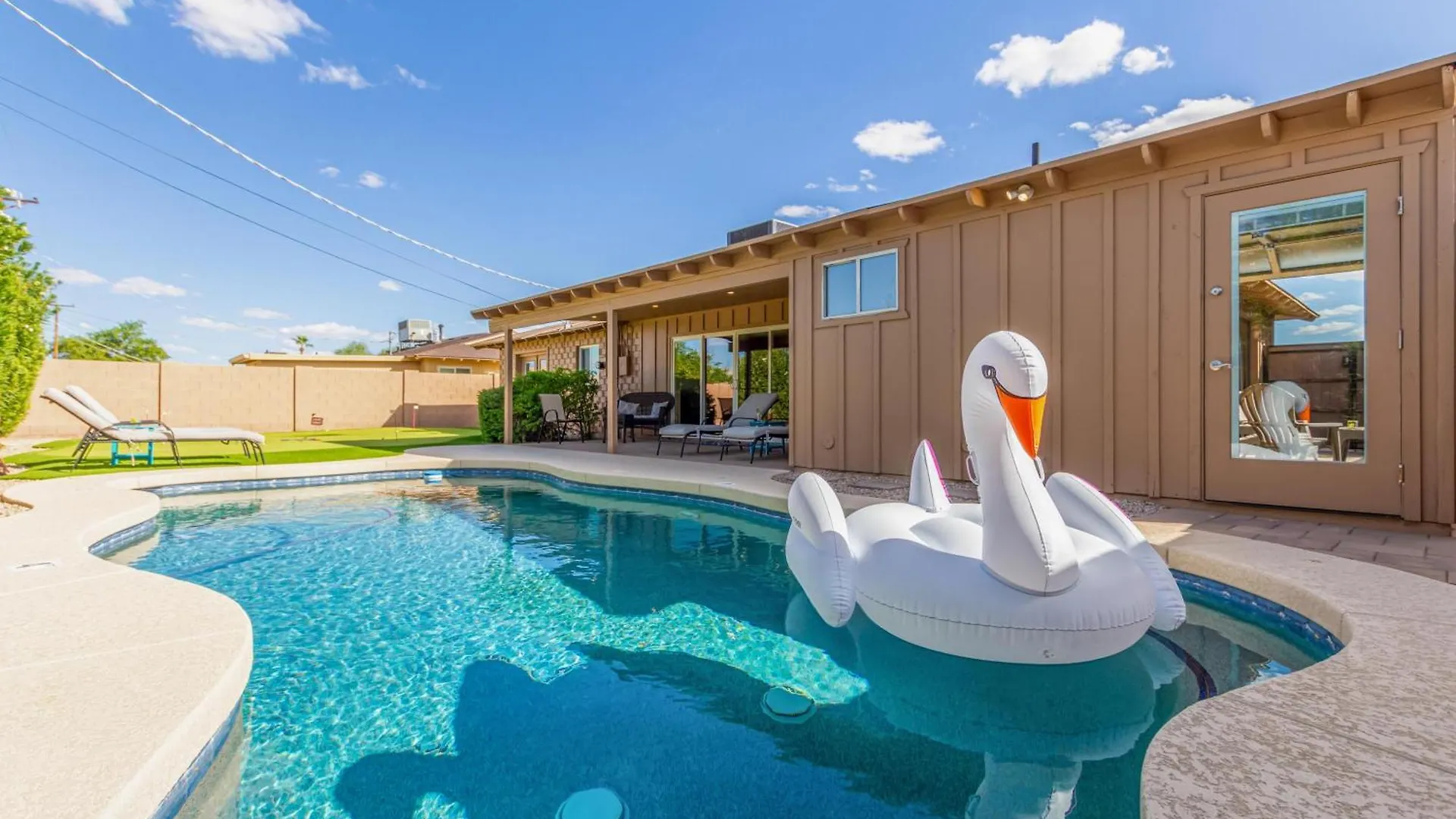 Games Galore - Old Town Scottsdale - Pool & Golf
